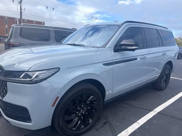 2025 Lincoln Navigator Reserve — photo 1 of 9