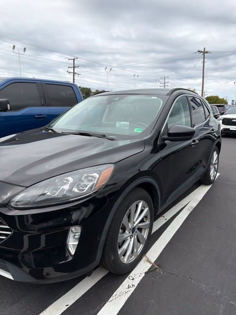 2021 Ford Escape Titanium Hybrid — photo 1 of 12