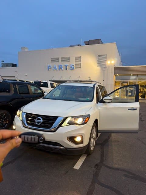 2018 Nissan Pathfinder SL — photo 1 of 11