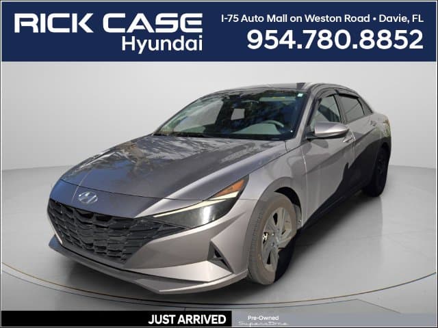 2023 Hyundai Elantra SEL — photo 1 of 11
