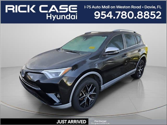 2018 Toyota RAV4 SE — photo 1 of 11