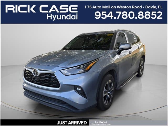 2022 Toyota Highlander XLE — photo 1 of 11