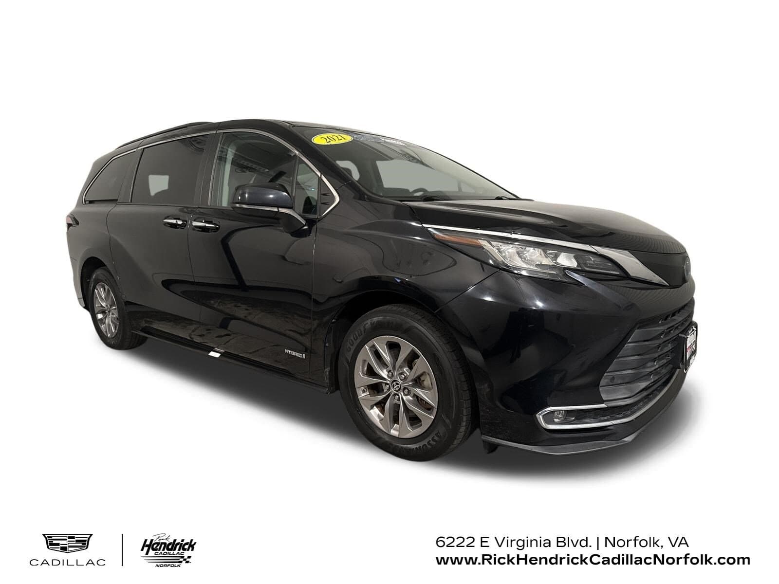 2021 Toyota Sienna XLE — photo 1 of 37