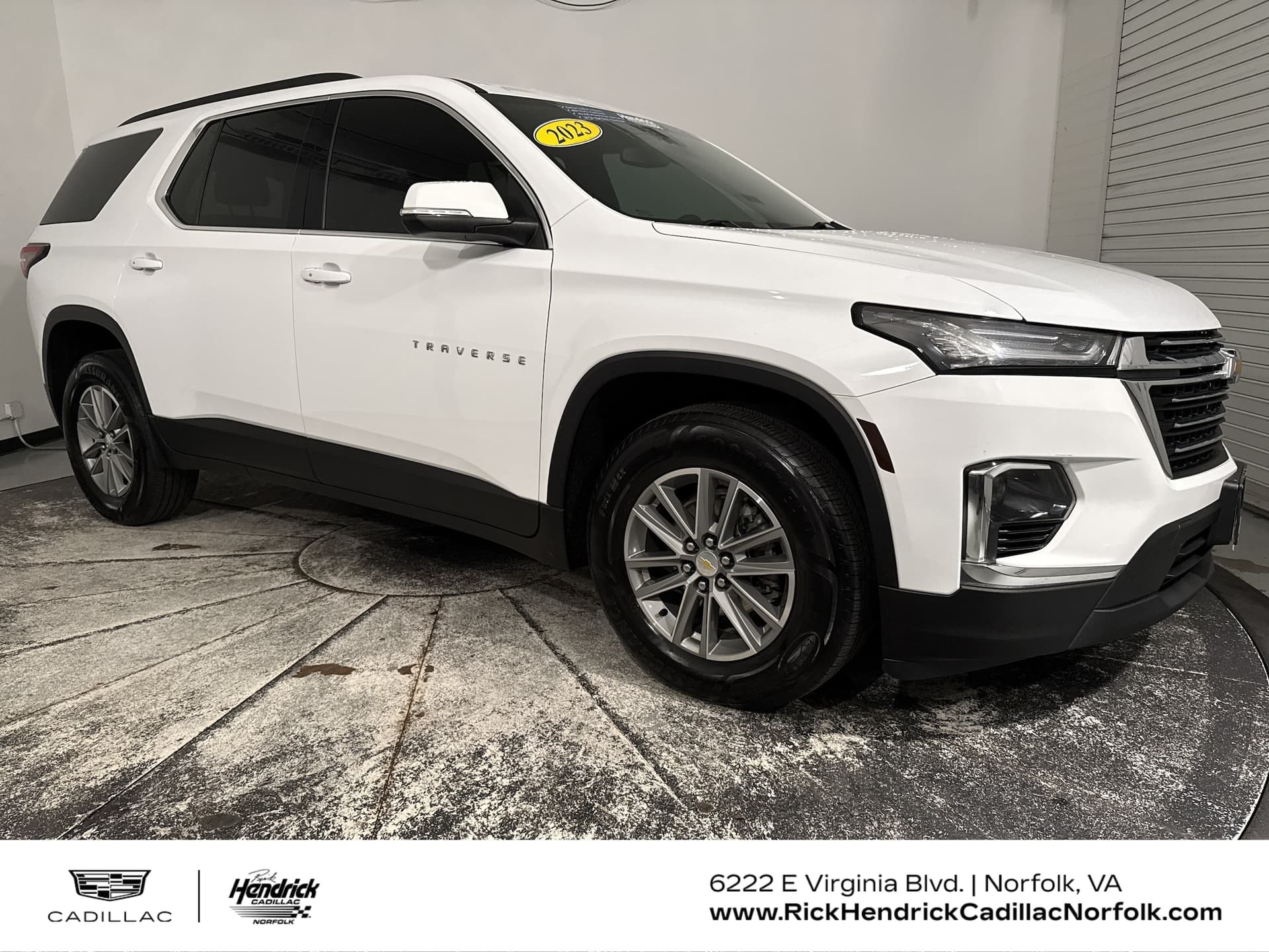 2023 Chevrolet Traverse LT Leather — photo 1 of 37
