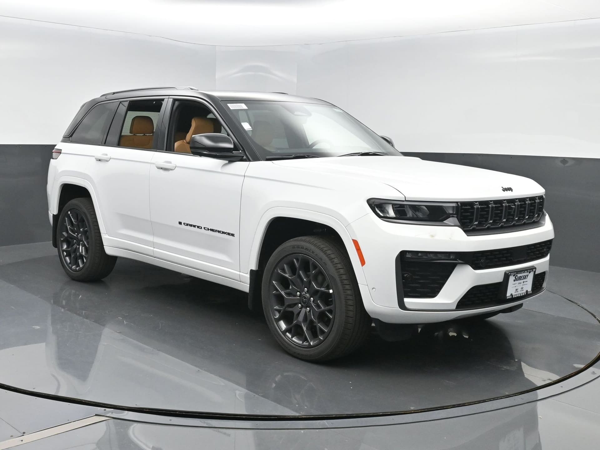 2027 Jeep Grand Cherokee Summit — photo 1 of 43