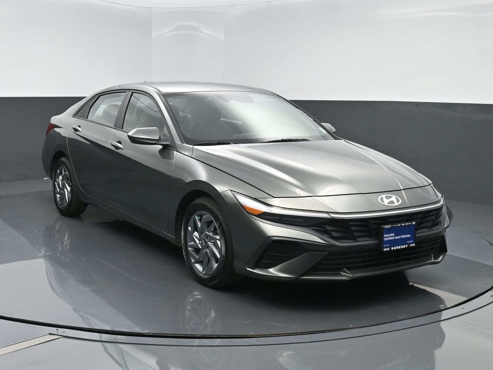 2024 Hyundai Elantra SEL — photo 1 of 43