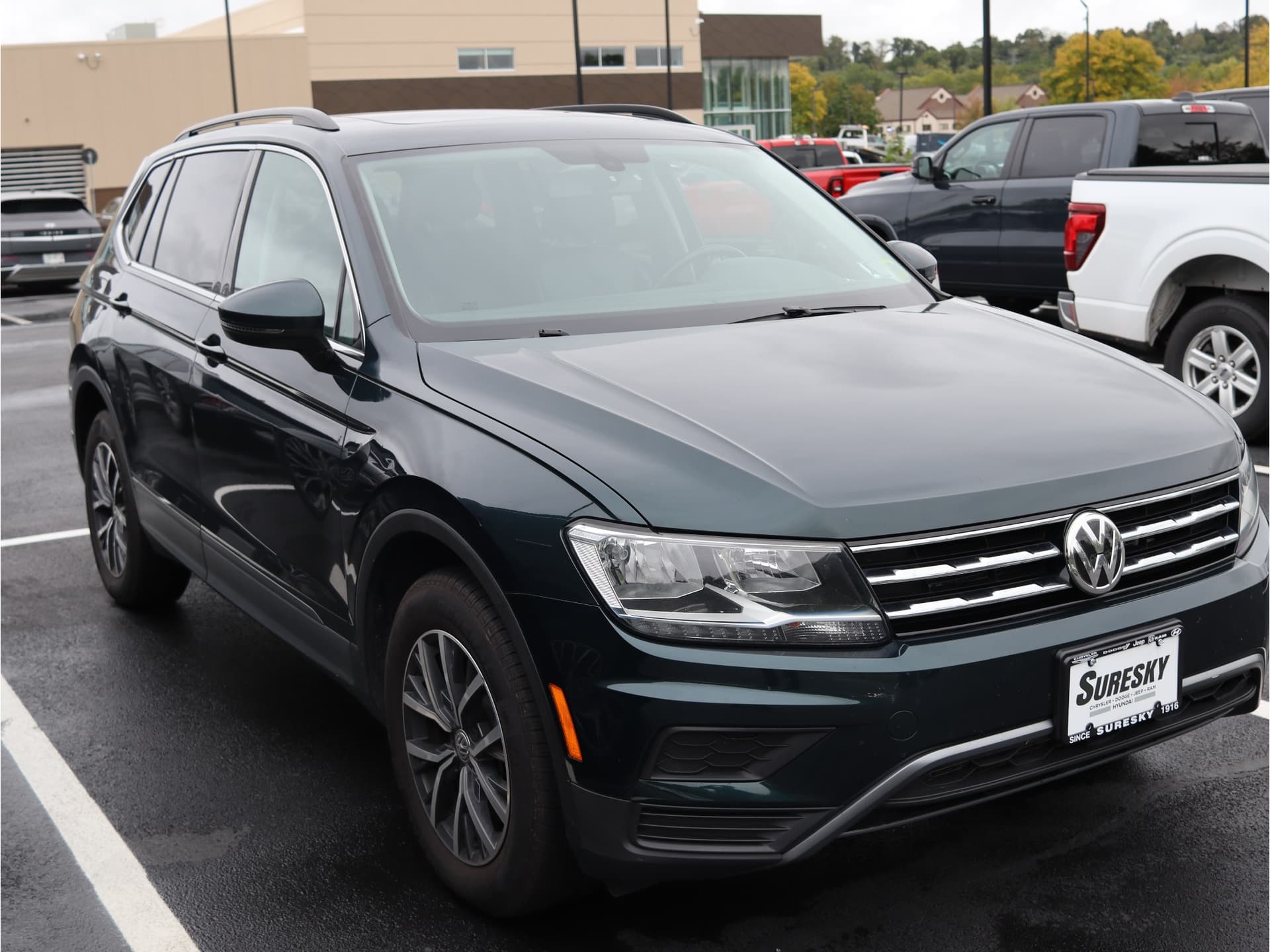 2019 Volkswagen Tiguan SE — photo 1 of 16
