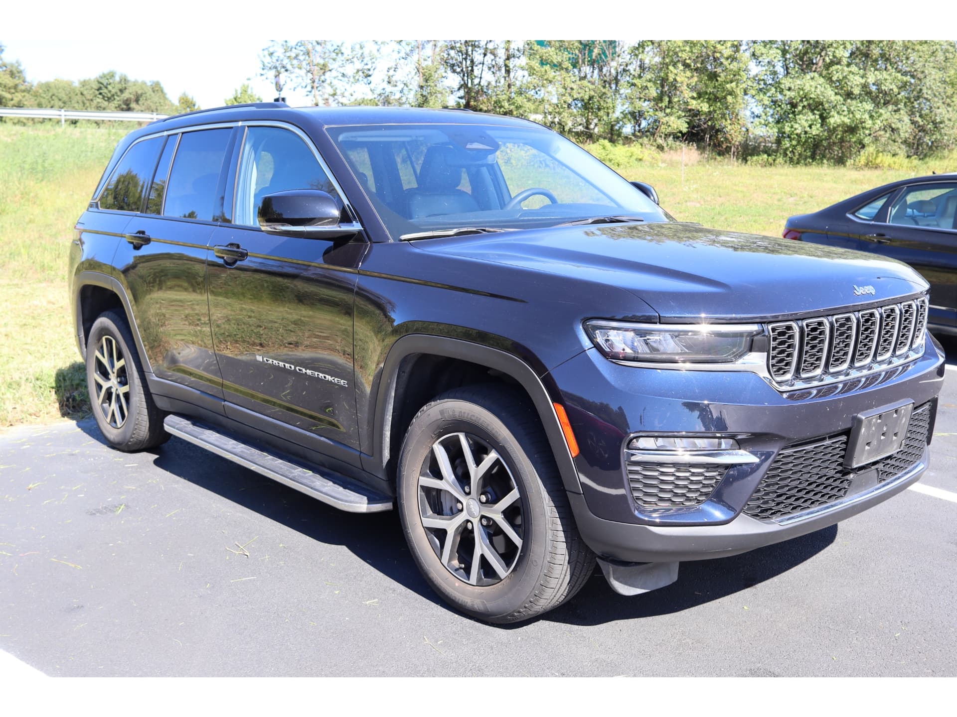 2023 Jeep Grand Cherokee Limited — photo 1 of 17