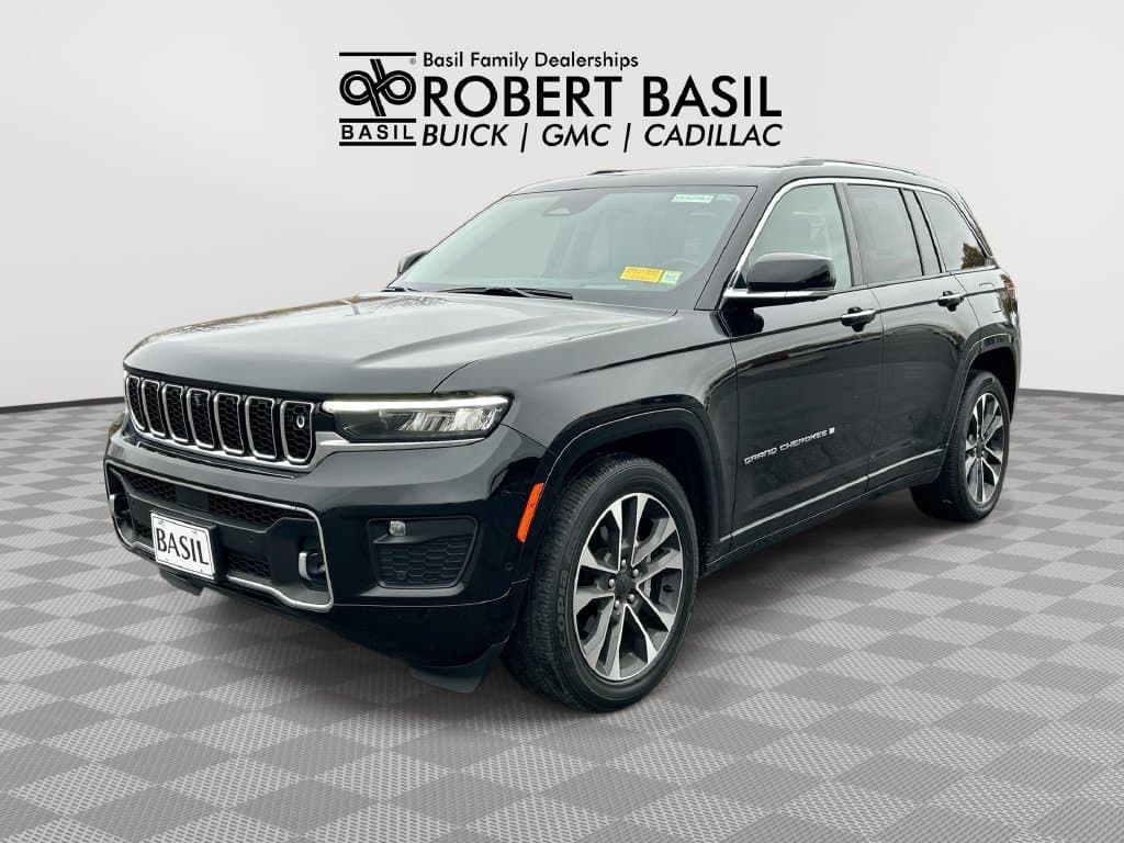 2022 Jeep Grand Cherokee Overland — photo 1 of 9