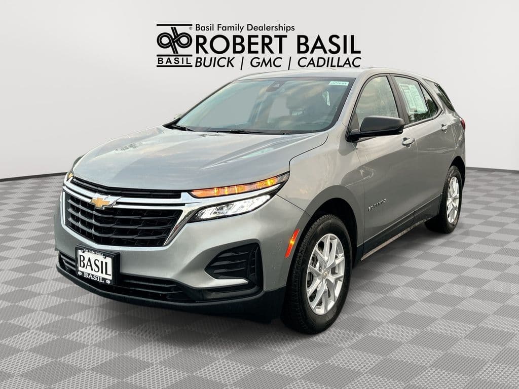 2024 Chevrolet Equinox LS — photo 1 of 28