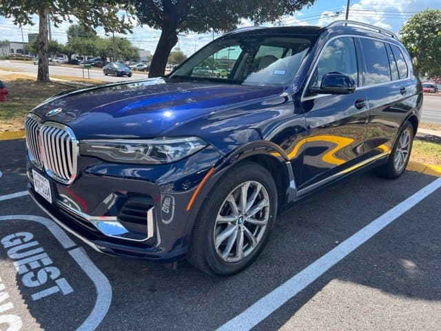 2021 BMW X7 xDrive40i — photo 1 of 10