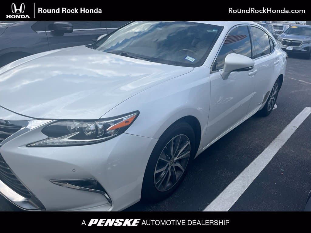 2016 Lexus ES 300h Base — photo 1 of 5