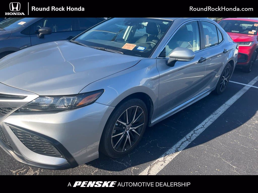 2024 Toyota Camry SE — photo 1 of 3