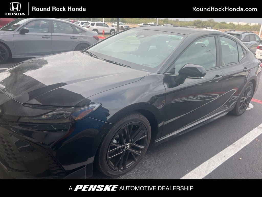 2025 Toyota Camry SE — photo 1 of 4
