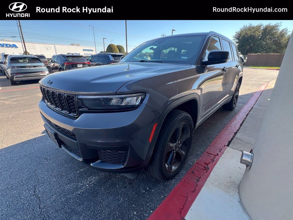 2023 Jeep Grand Cherokee L Laredo — photo 1 of 10