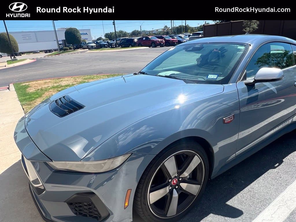 2025 Ford Mustang Base — photo 1 of 10