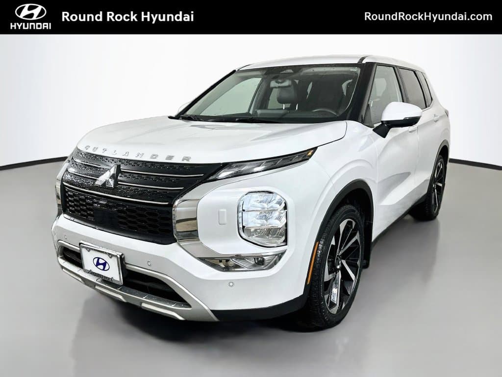 2024 Mitsubishi Outlander SE — photo 1 of 31
