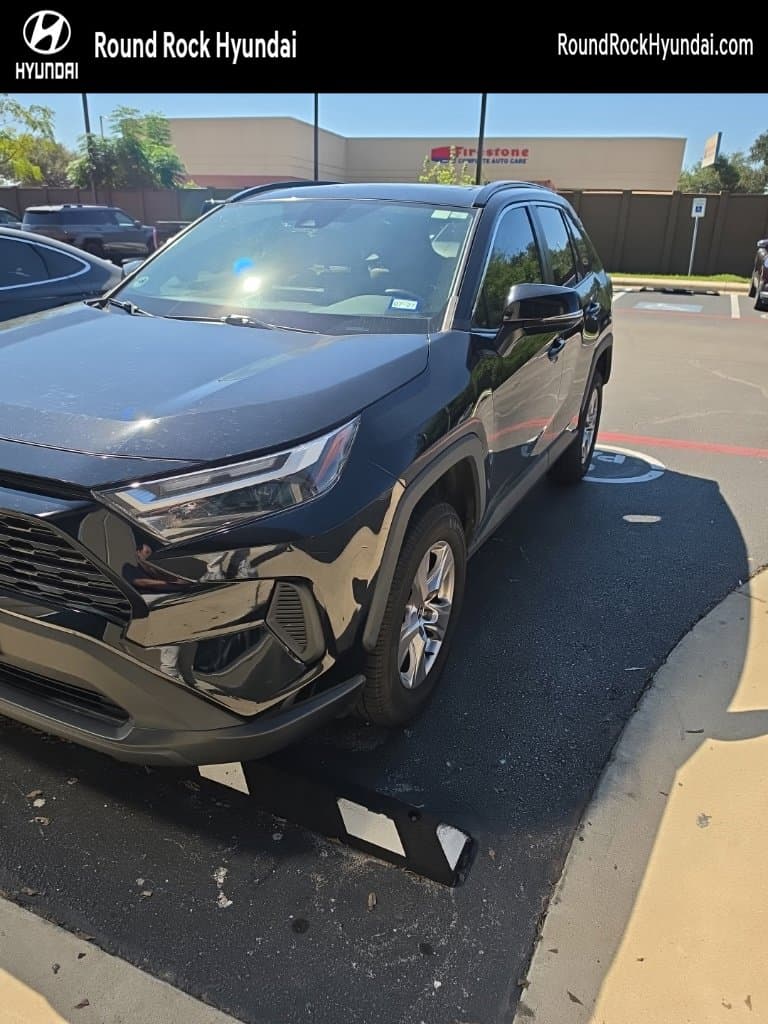 2022 Toyota RAV4 XLE — photo 1 of 10