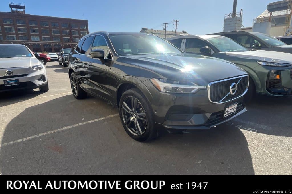2018 Volvo XC60 Base — photo 1 of 8