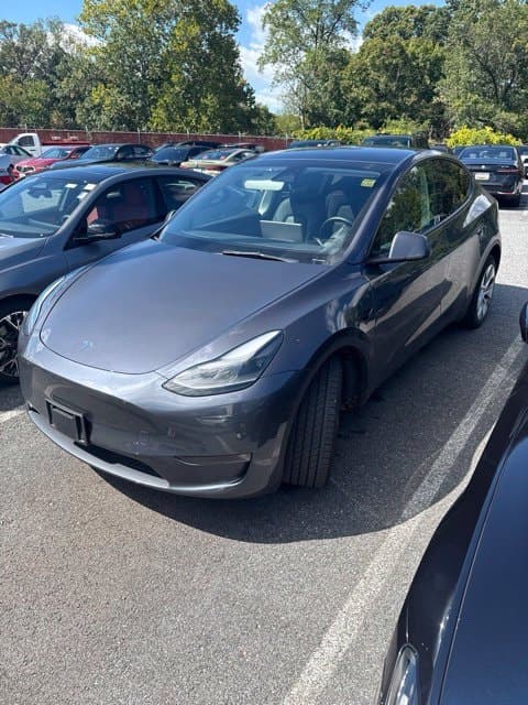 2023 Tesla Model Y Long Range — photo 1 of 4