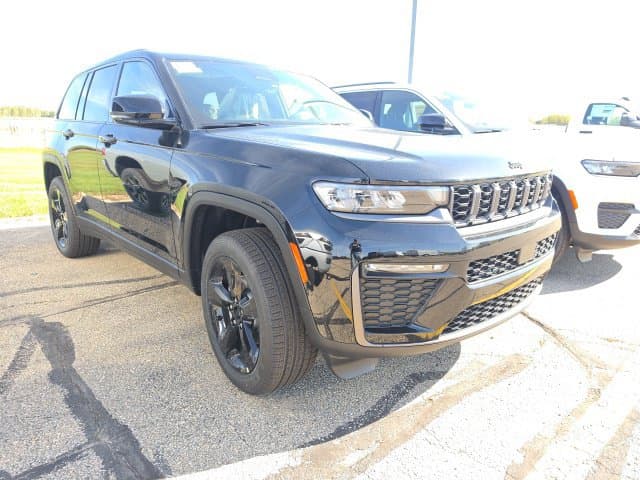 2027 Jeep Grand Cherokee Limited — photo 1 of 12
