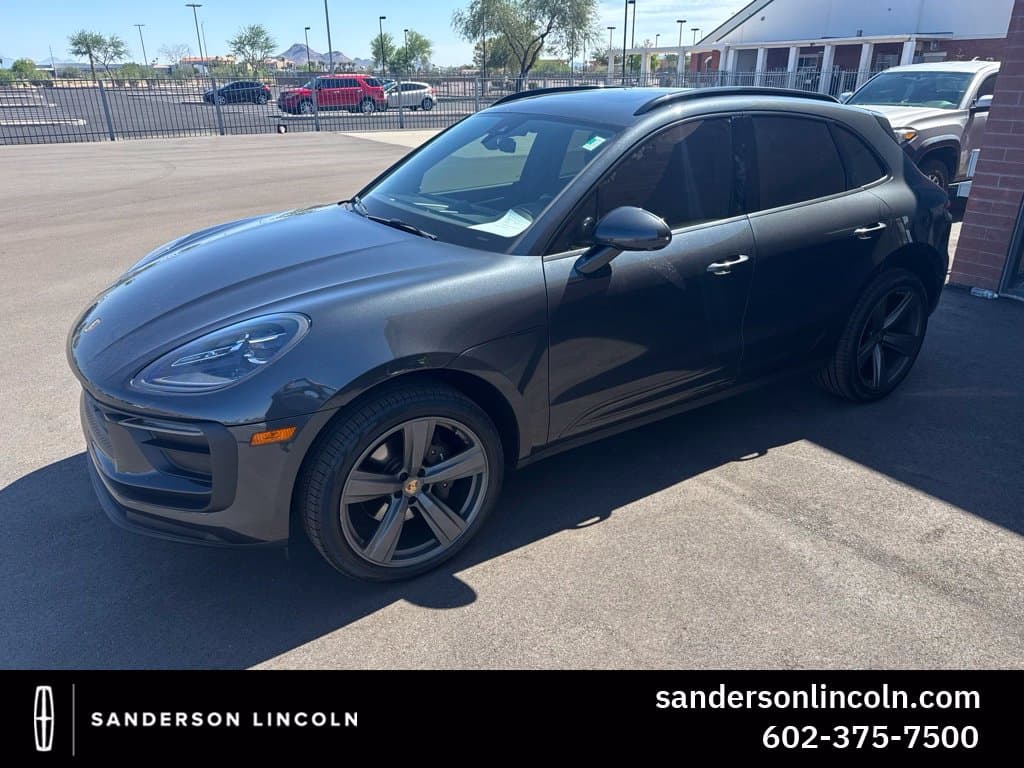 2023 Porsche Macan T — photo 1 of 2