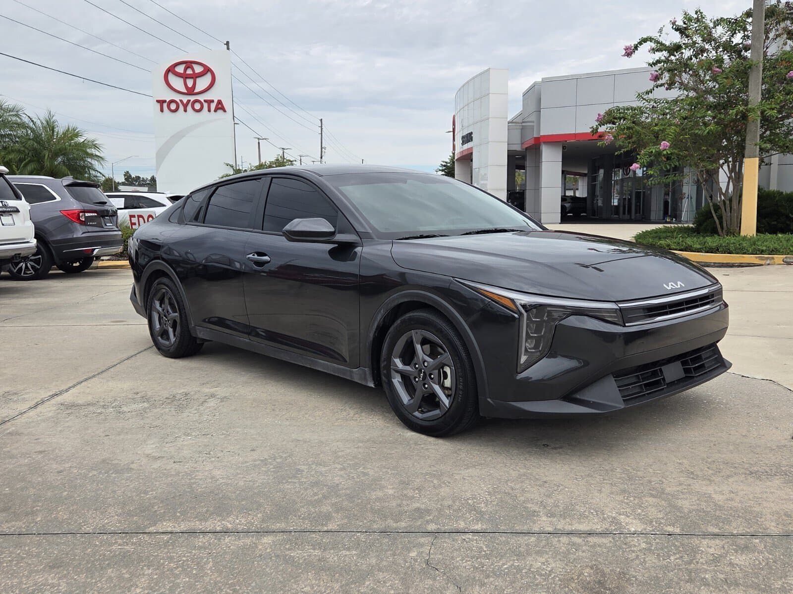 2025 Kia K4 LXS — photo 1 of 26