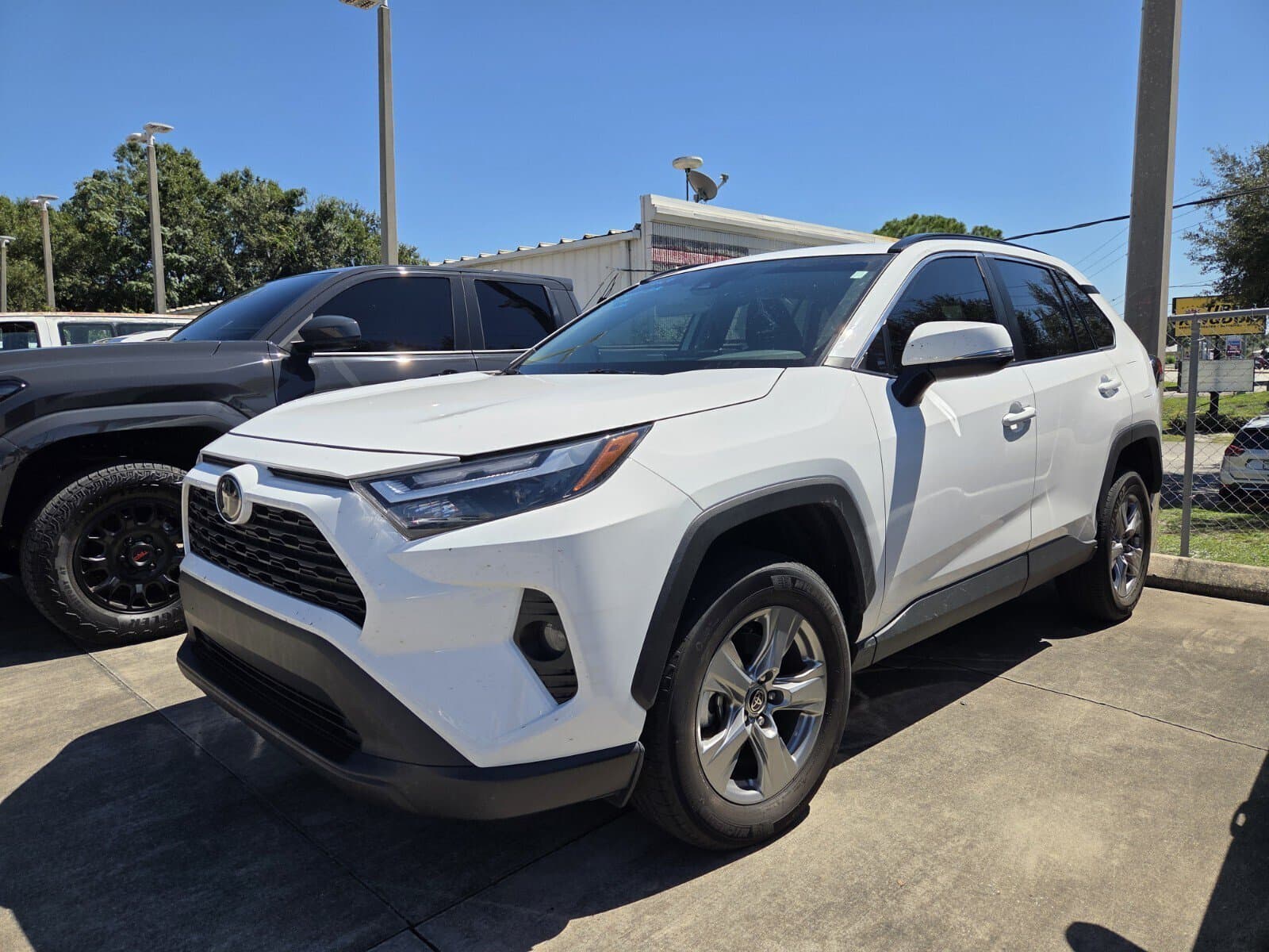 2025 Toyota RAV4 XLE — photo 1 of 3