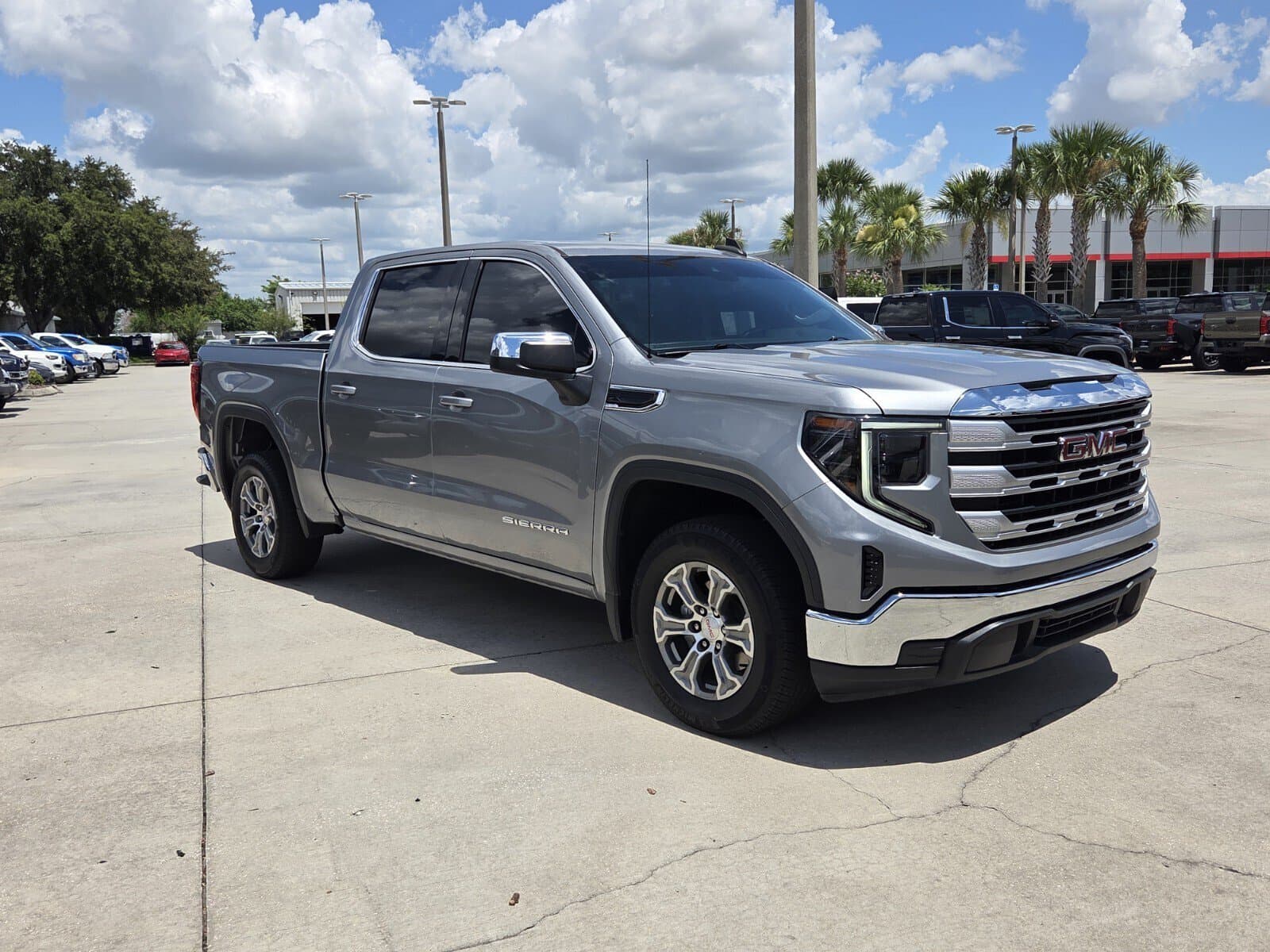 2023 GMC Sierra 1500 SLE — photo 1 of 25