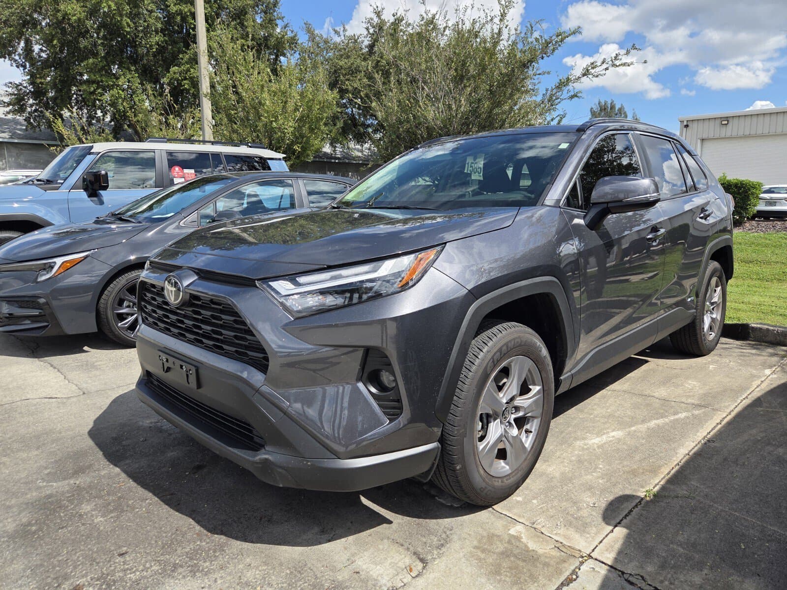 2025 Toyota RAV4 XLE — photo 1 of 3