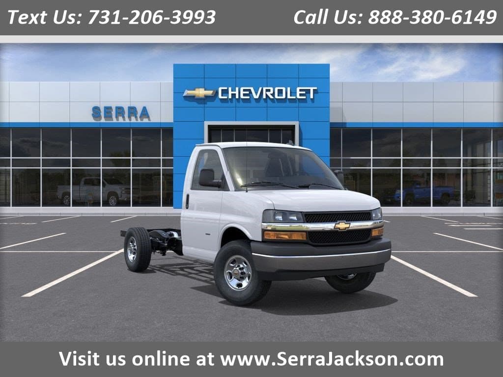2025 Chevrolet Express Commercial Cutaway Base — photo 1 of 24