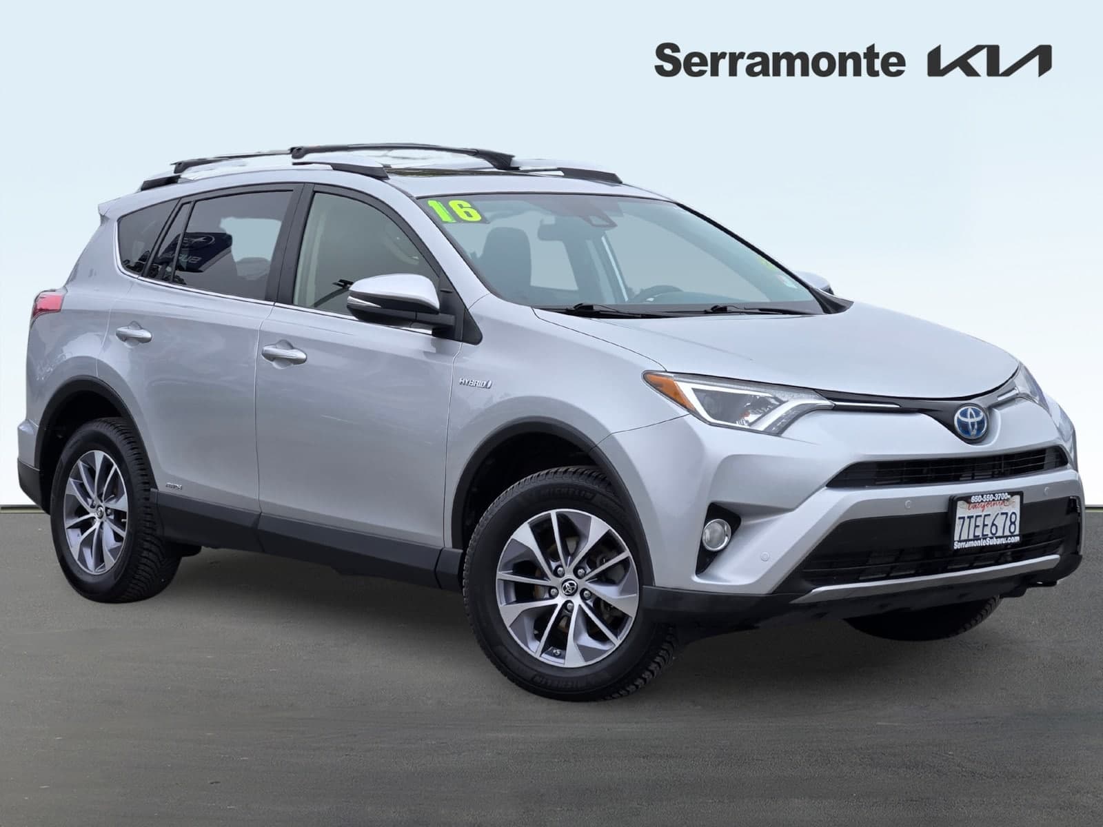2016 Toyota RAV4 Hybrid XLE — photo 1 of 27