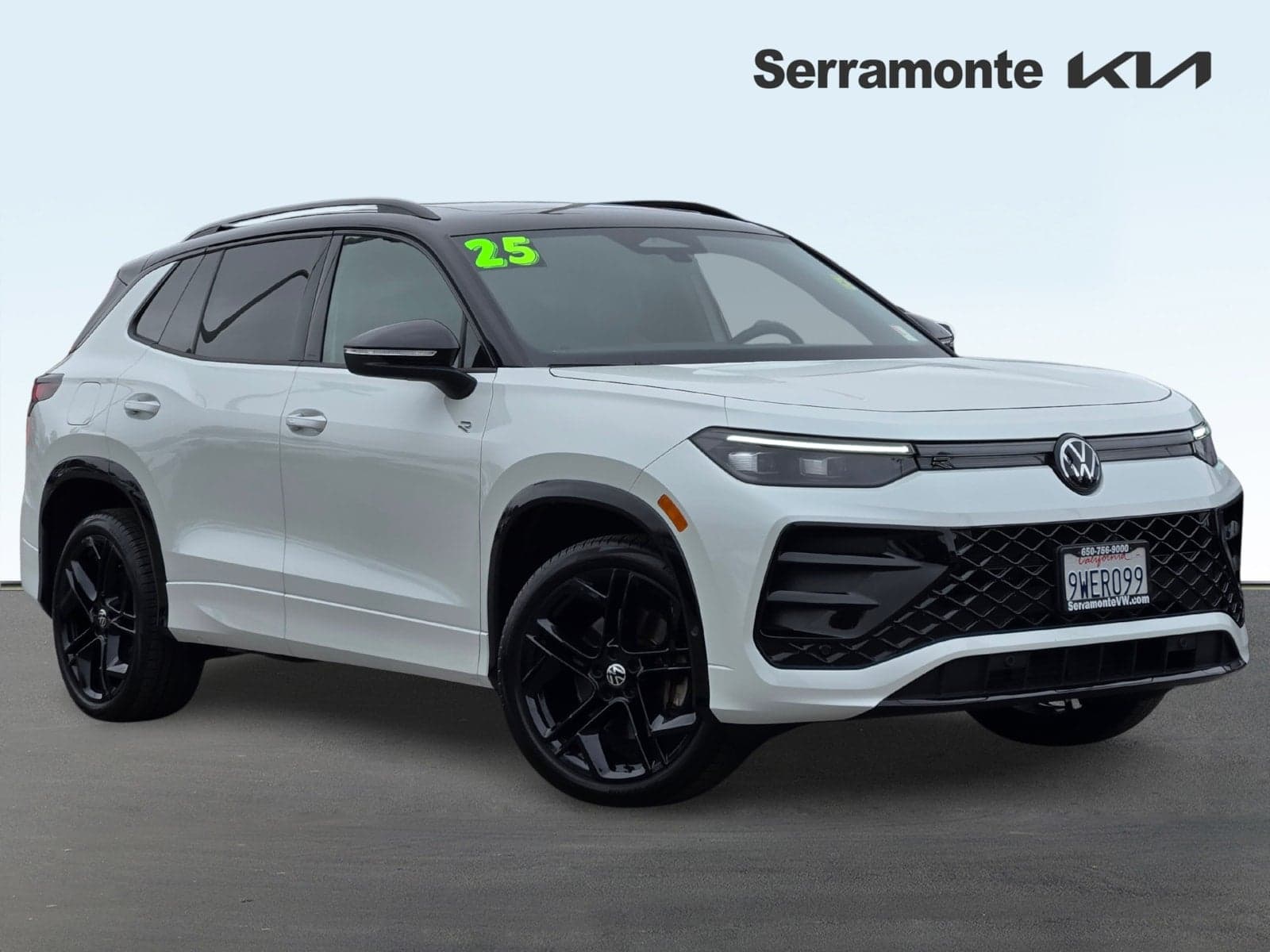 2025 Volkswagen Tiguan SE R-Line Black — photo 1 of 26
