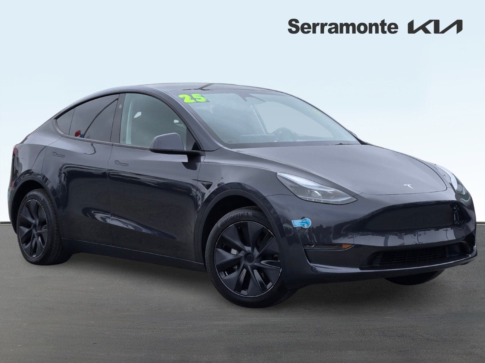 2025 Tesla Model Y Long Range — photo 1 of 27