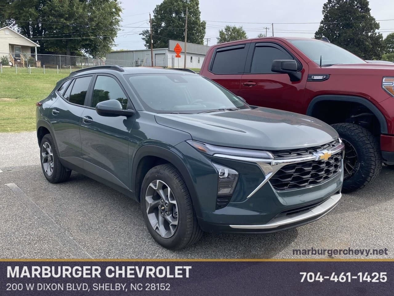 2025 Chevrolet Trax LT — photo 1 of 11