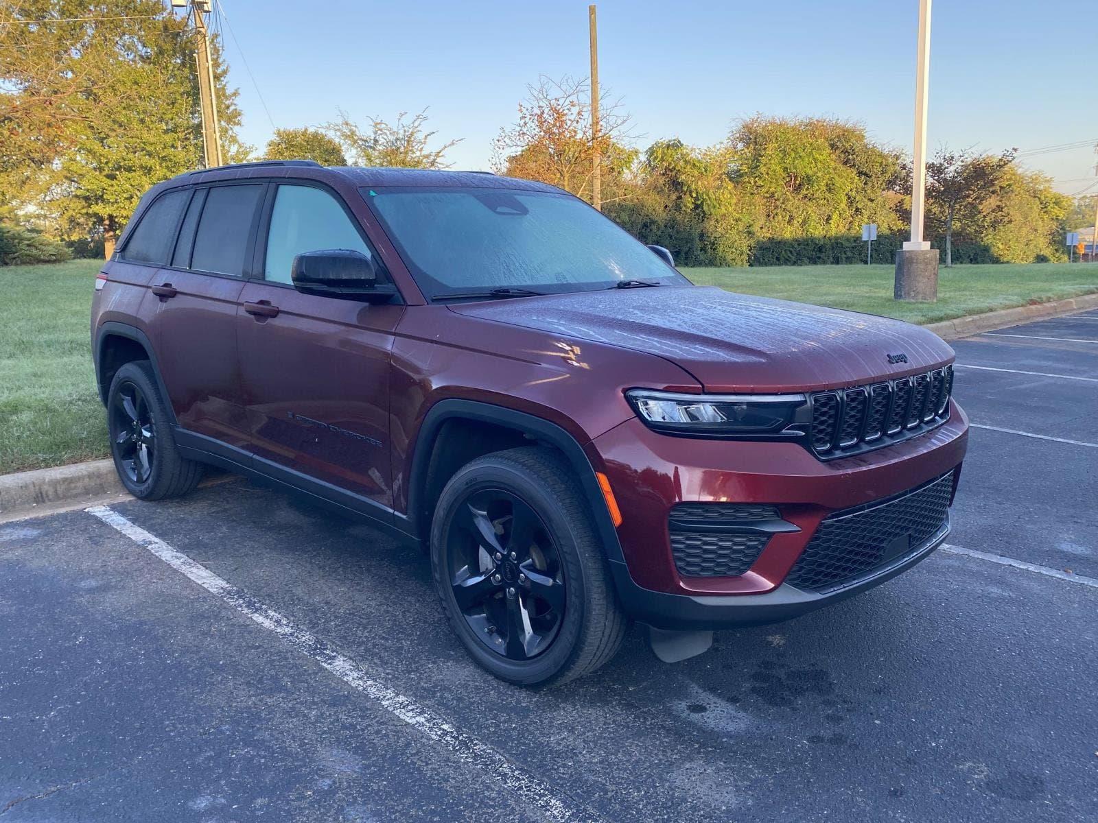 2023 Jeep Grand Cherokee Altitude — photo 1 of 12