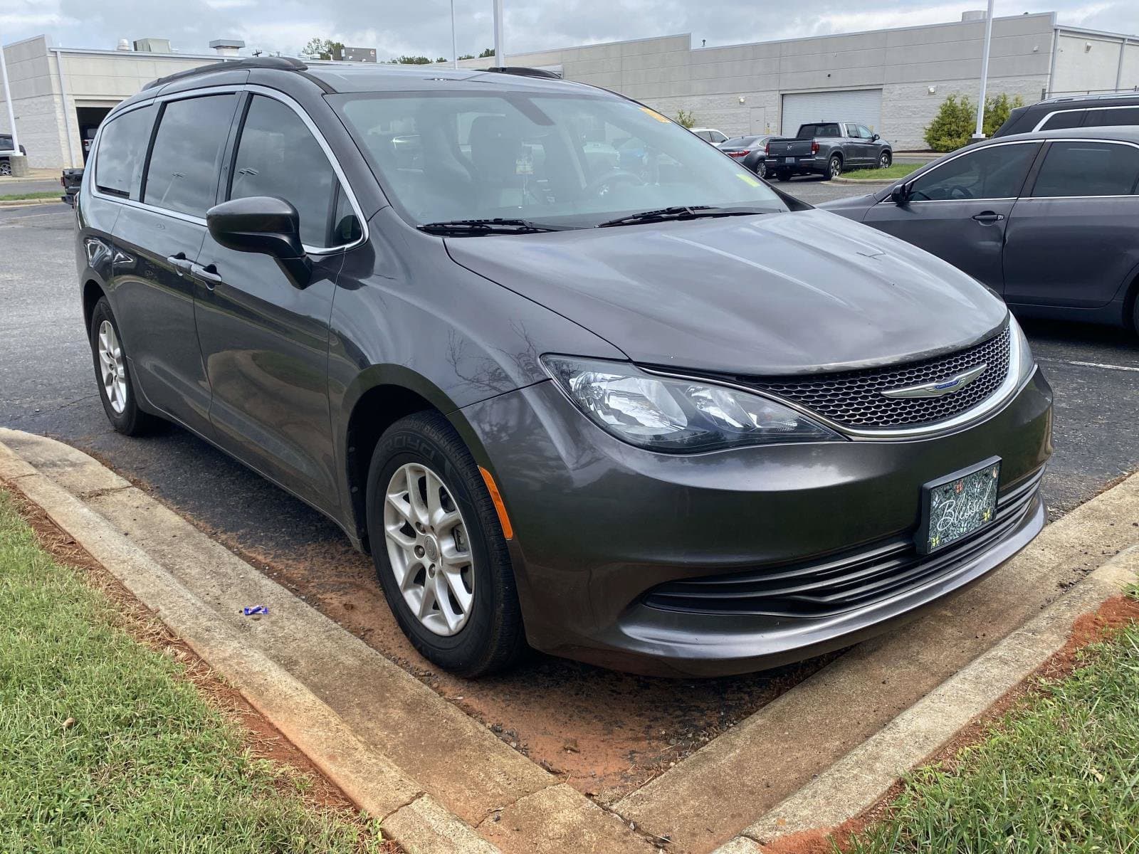 2020 Chrysler Voyager Base — photo 1 of 12
