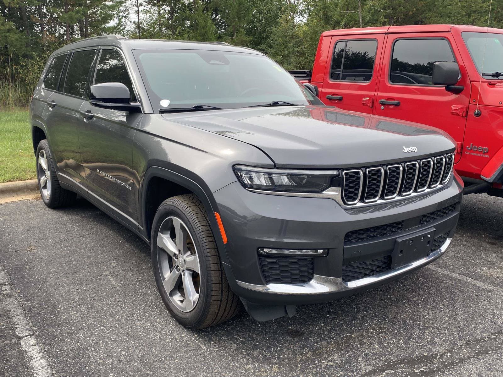 2022 Jeep Grand Cherokee L Limited — photo 1 of 12