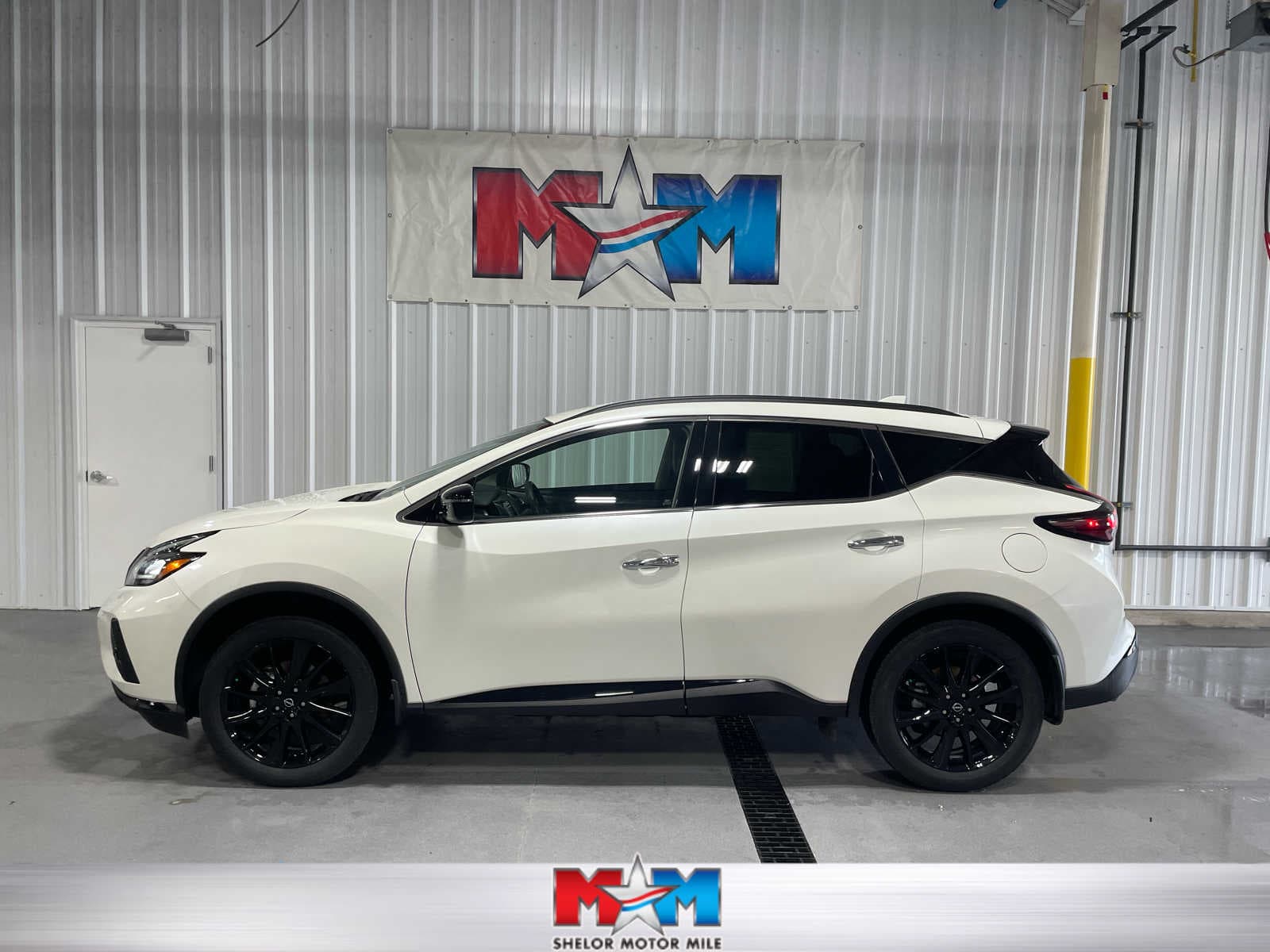 2023 Nissan Murano SV — photo 1 of 8