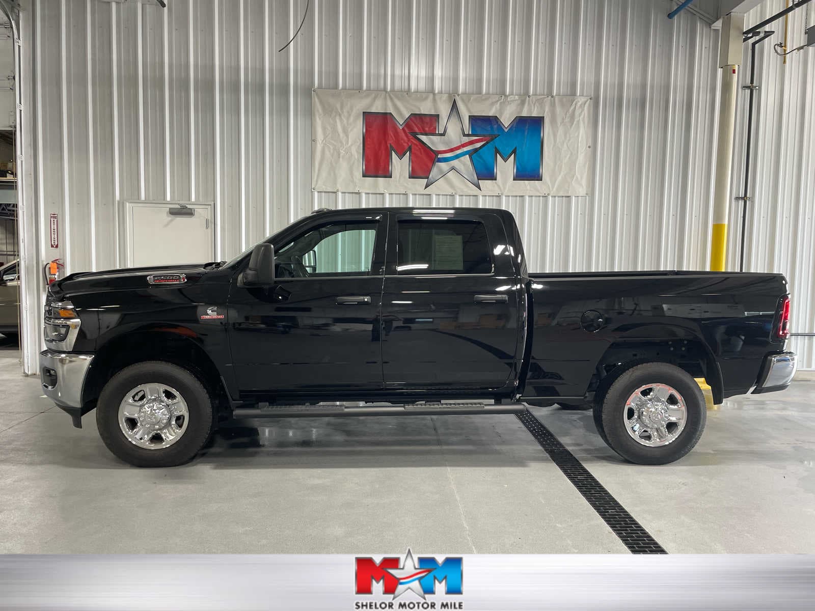2025 RAM 2500 Tradesman — photo 1 of 8