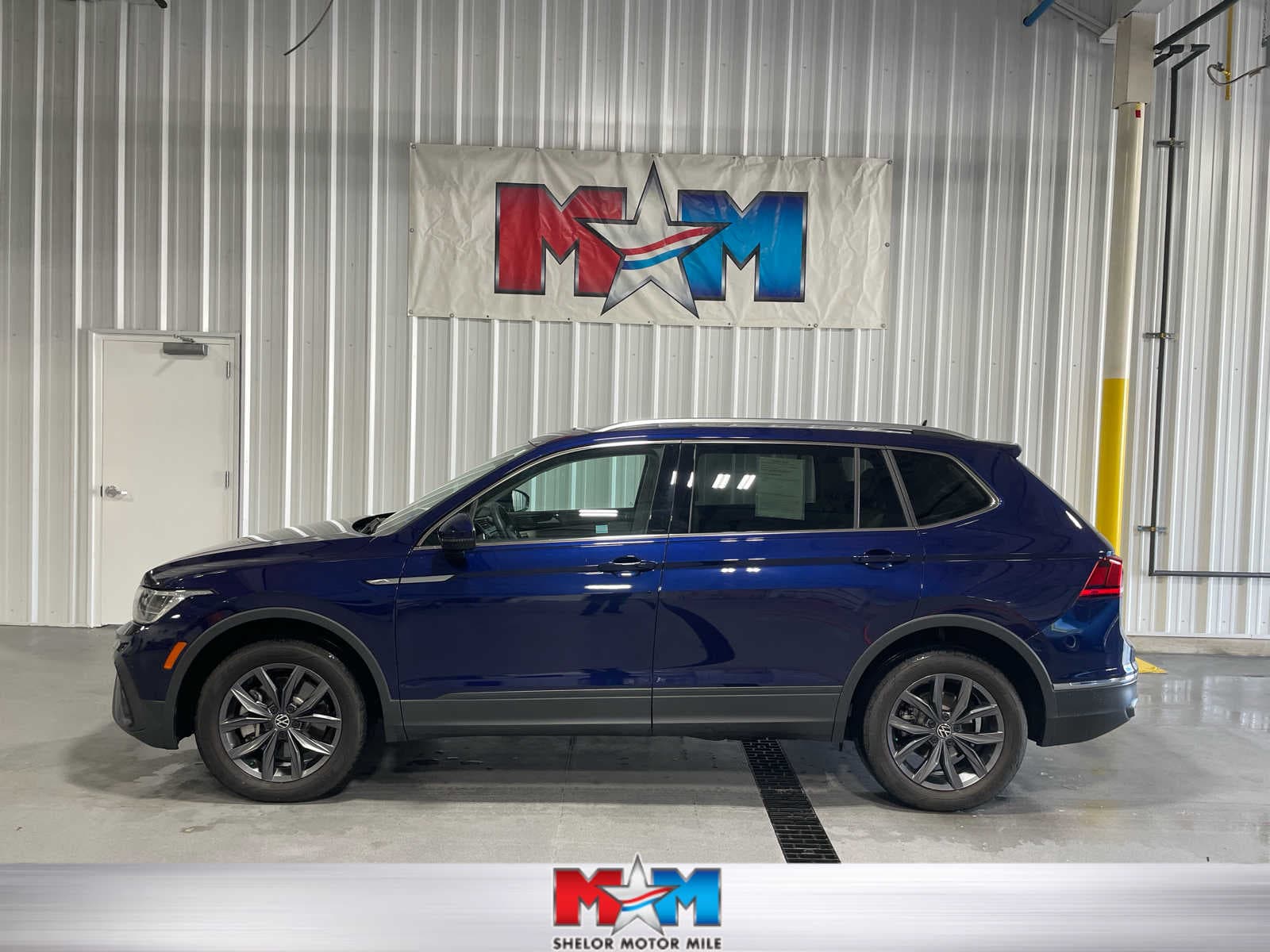 2022 Volkswagen Tiguan SE — photo 1 of 8