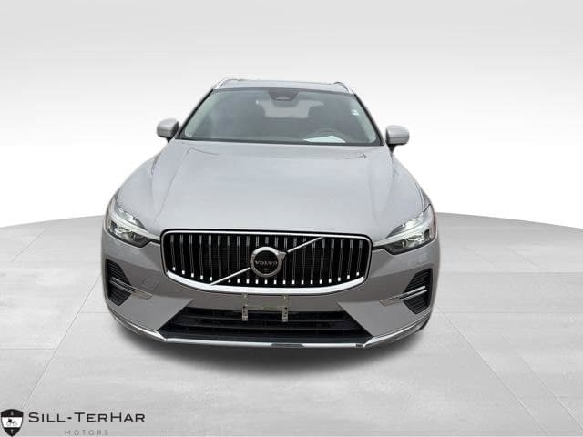 2023 Volvo XC60 Base — photo 1 of 13
