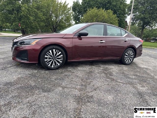 2025 Nissan Altima SV — photo 1 of 30