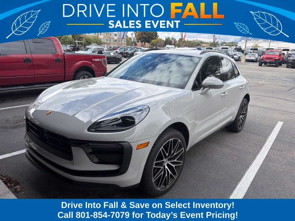 2023 Porsche Macan Base — photo 1 of 3