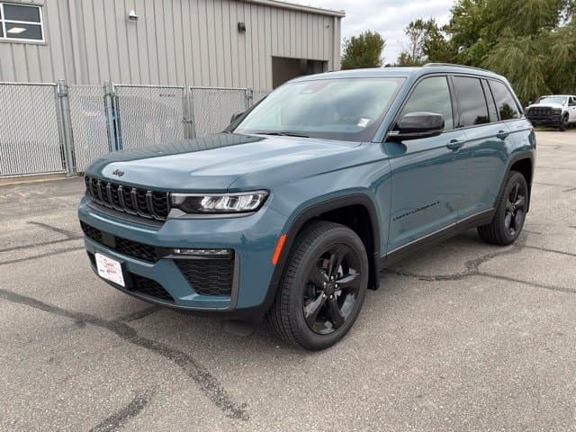 2027 Jeep Grand Cherokee Limited — photo 1 of 17