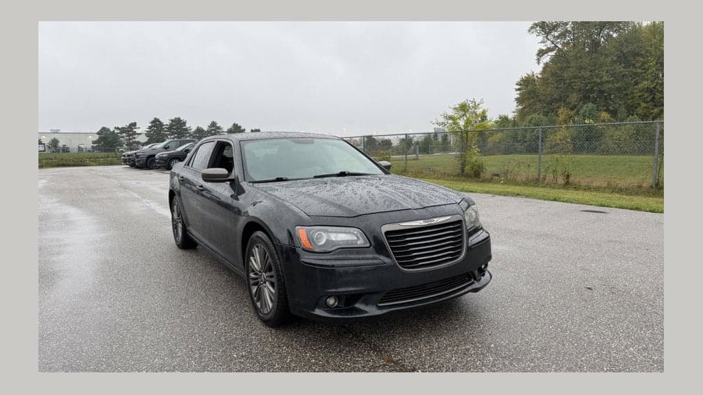 2014 Chrysler 300 Base — photo 1 of 16
