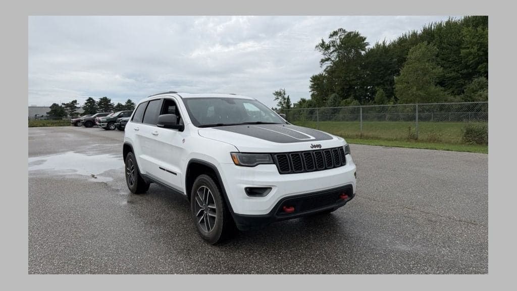 2021 Jeep Grand Cherokee Trailhawk — photo 1 of 15