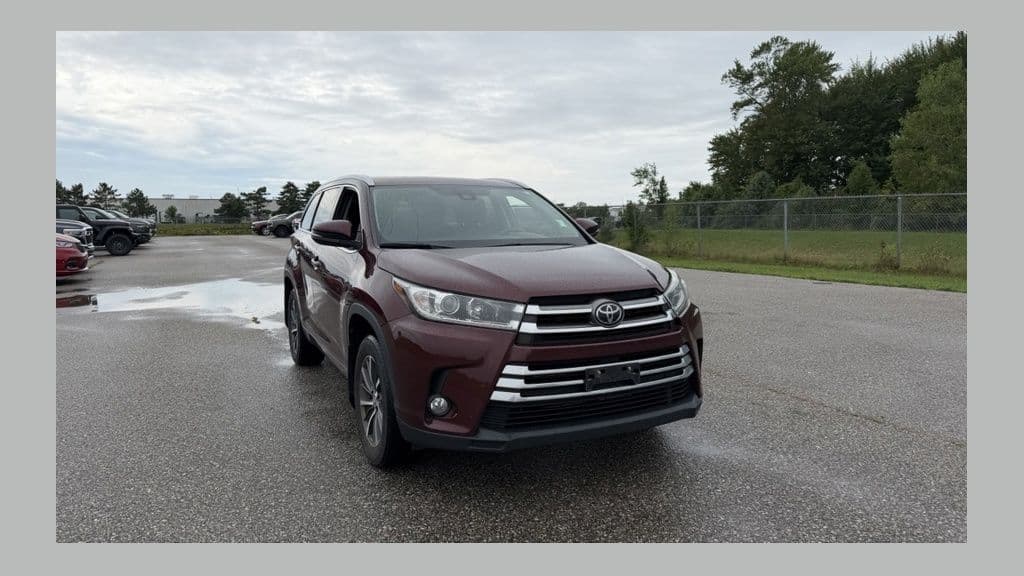 2017 Toyota Highlander XLE — photo 1 of 14