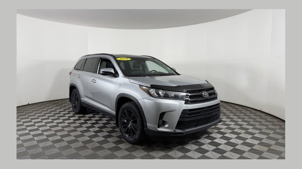 2019 Toyota Highlander XLE — photo 1 of 39