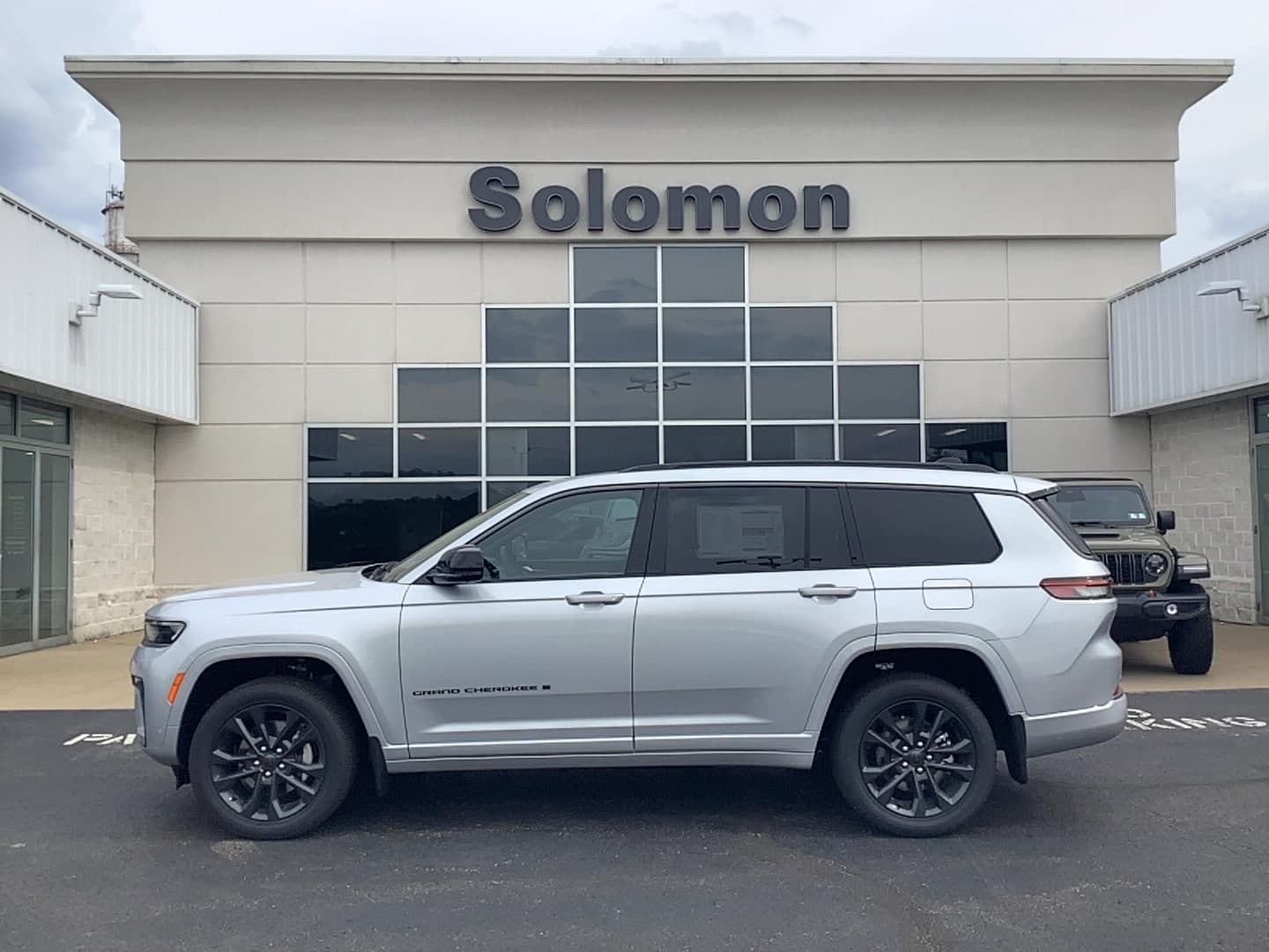 2026 Jeep Grand Cherokee Base — photo 1 of 27